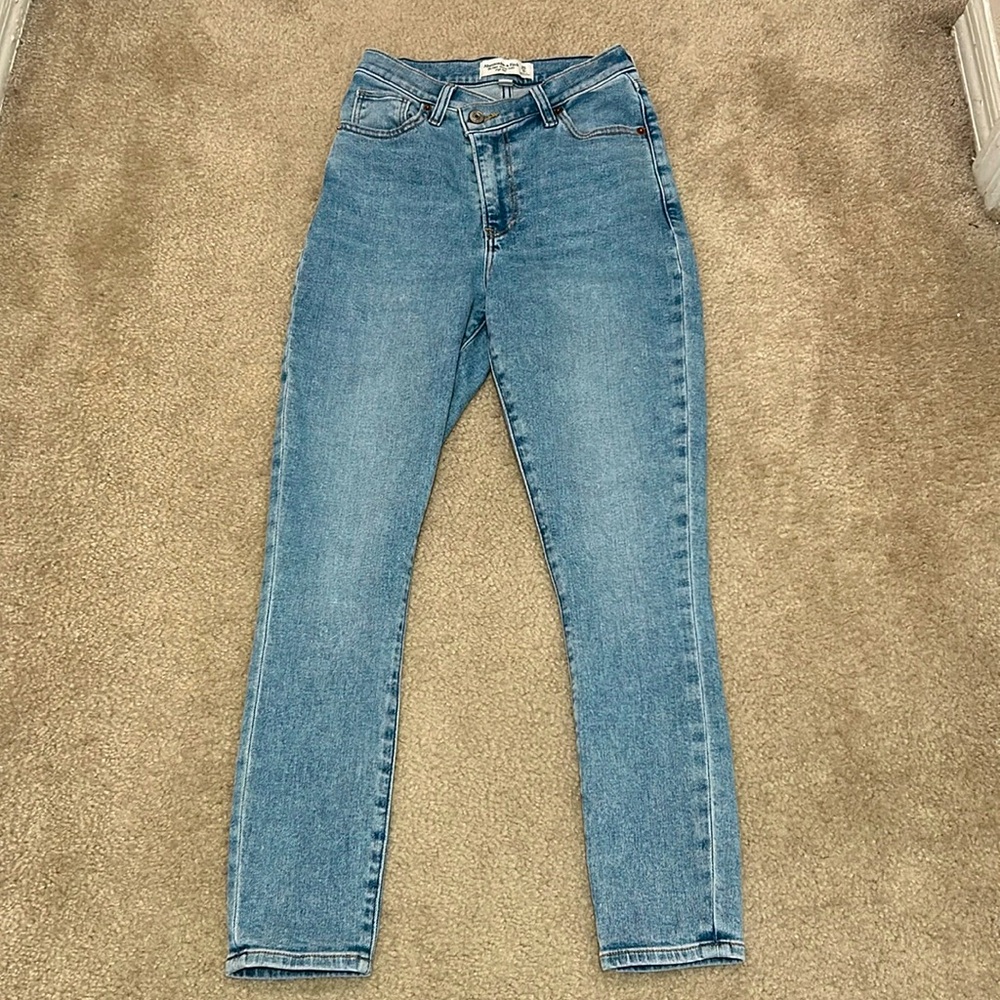 Abercrombie & Fitch - The Super Skinny Ankle High Rise Curve Love Jeans
